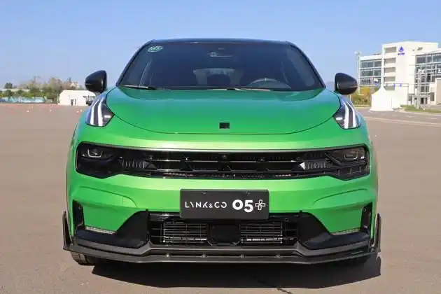 同时性能车一直都是汽车文化里必不可少的一类,这些车不仅有着男生