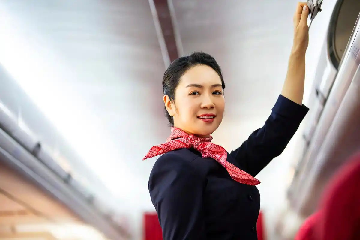 国泰航空行政总裁用普通话道歉# #国泰航空空乘疑歧视非英语乘客