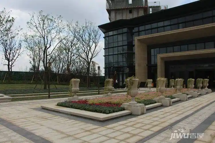 保利熙悦-售楼处门口实景图-17