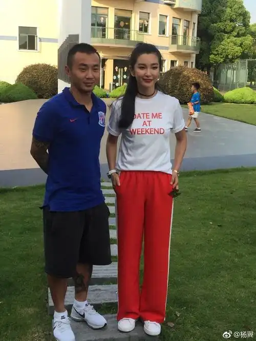 柏佳骏到底有多高 这张照片说明一切