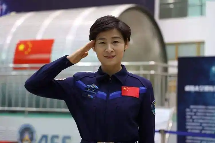 刘洋航天员个人资料 刘洋军衔晋升少将-双佳迪百科