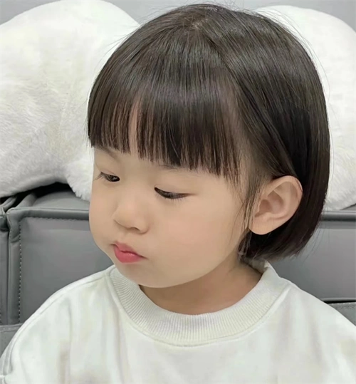 小女孩短发波波 俏皮可爱萌力十足_儿童发型 - 美发站