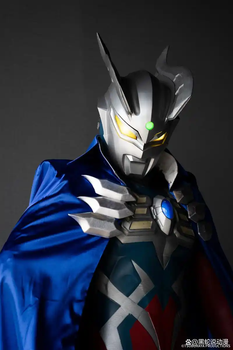 赛罗奥特曼披风形态官方皮套写真假面骑士build这姿势很眼熟