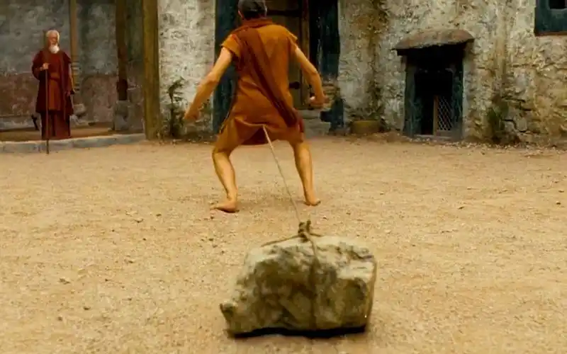 憨豆远赴重洋来中国学功夫,结果第一项功夫就难到他了:铁裆功!