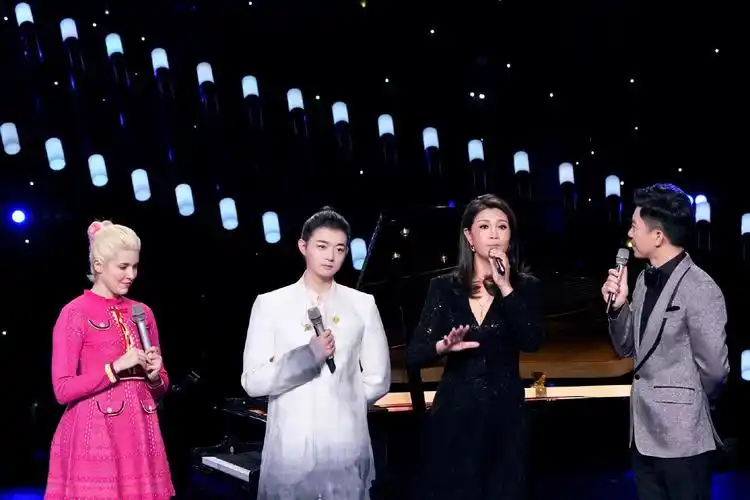 【环球综艺秀】降央卓玛《天边》《烟花易冷》!20200209