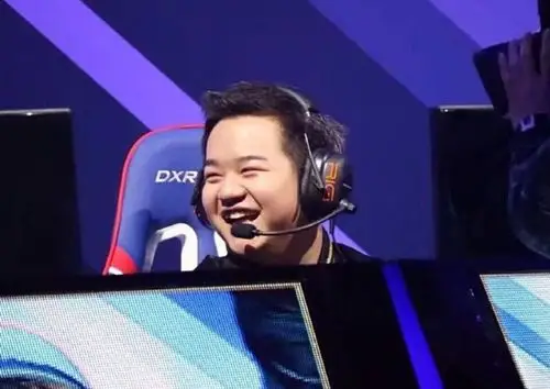 牌面十足 rstar万坤虎牙首秀 圈内众多好友捧场