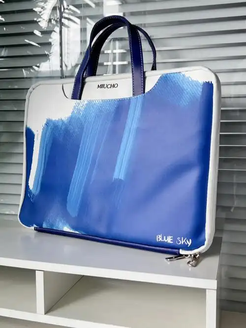 钴蓝色的电脑包真的很稀罕