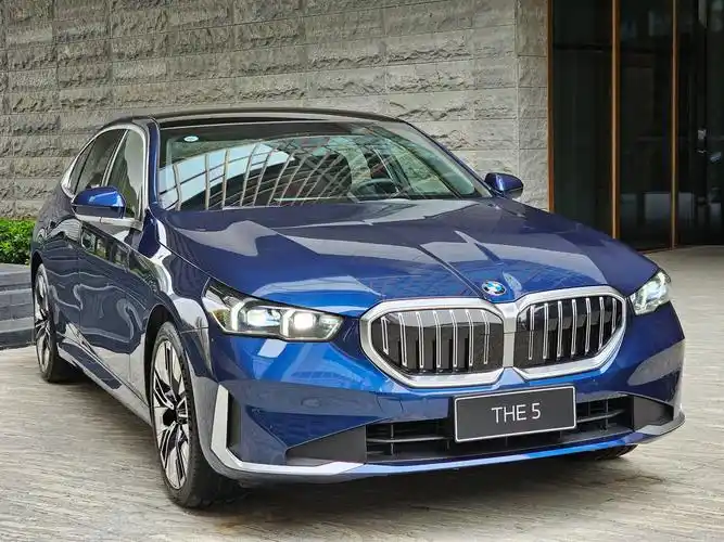 全新宝马5系体验:i5 m60最惊艳,燃油5系最沉稳,i5长轴最用心