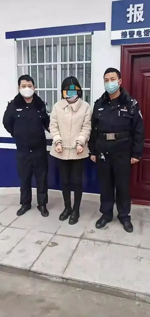 在当前抗疫人员急需此类必要防护物品的情况下,被群内网友谴责和转发