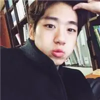 嘟嘴暖男_好看的男生头像图片_扣扣居