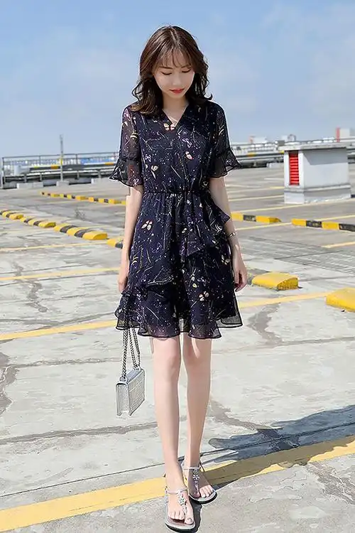 夏新款高腰显瘦v领矮小个子短裙流行新款夏碎花短款雪纺连衣裙女