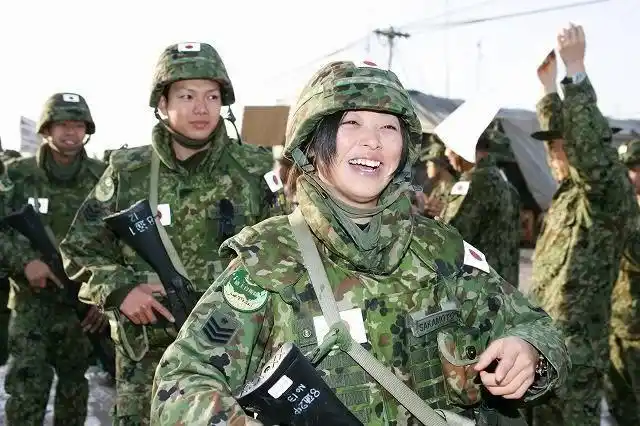 日本自卫队女兵作训服 - sishuiliunian_1983 - 军服历史