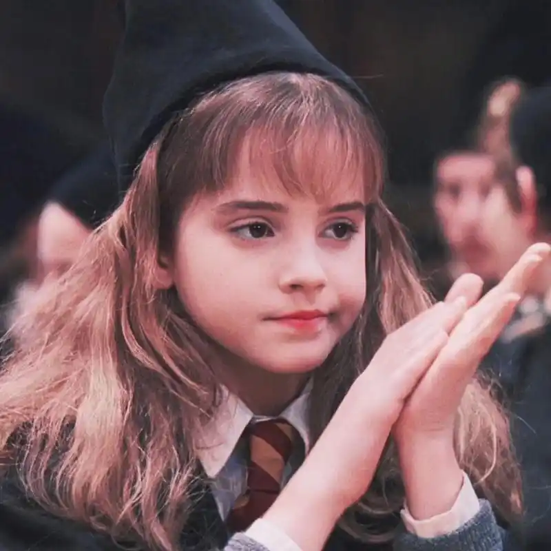 哈利波特 赫敏头像 来自微博@壁纸无水印wa 原创--有水印则见水印