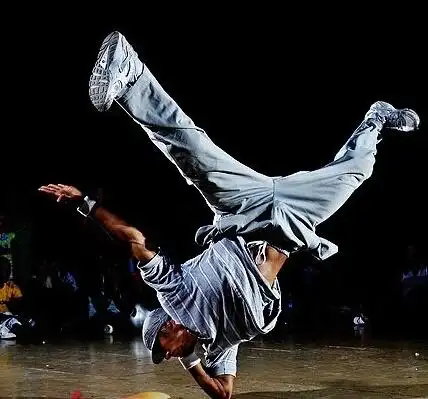 很多人接触街舞都是因一些酷炫的动作开始的,街舞是一种抒发自由