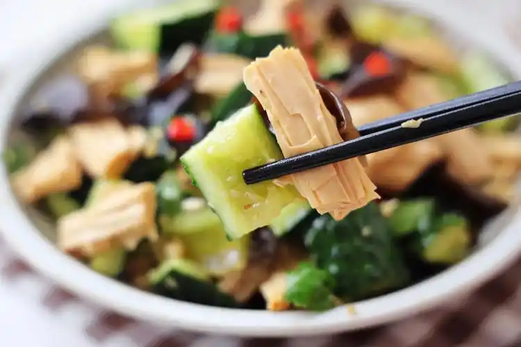 夏天必吃的凉拌菜,营养丰富,口感爆汁,吃上一盆超过瘾