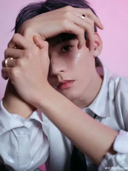 天选的满分宝藏颜值,龚俊爱豆妆闪闪发光了#龚俊李荣浩唱乌梅子酱