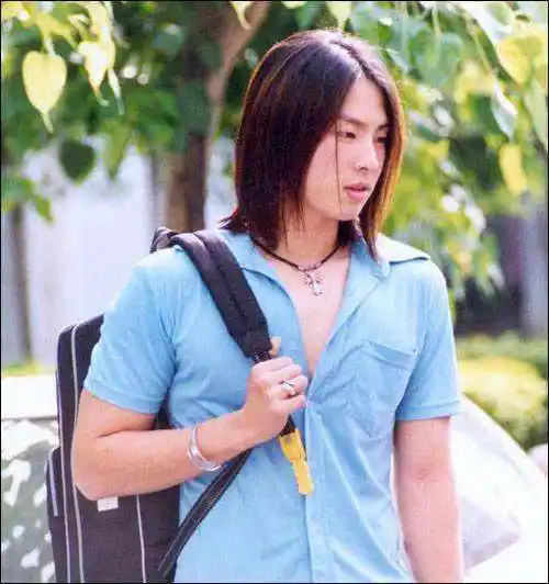 与道明寺的霸道相比,花泽类的安静忧郁,以及仔仔的颜!值!