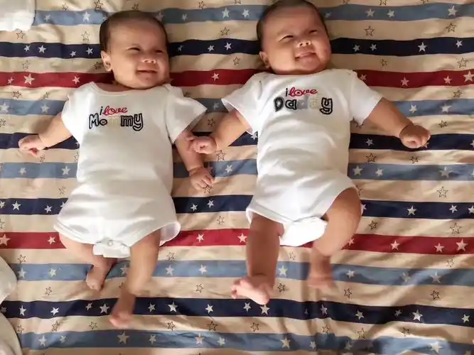 宝宝生下来丑先别丢系列#我的双胞胎宝宝 - 抖音