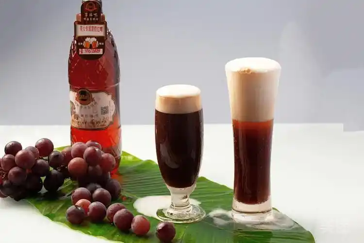 美女专属葡萄红啤图片