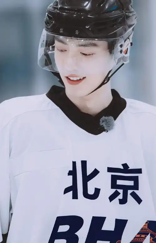 肖战超话#肖战#又翻到了冰球战,好喜欢!