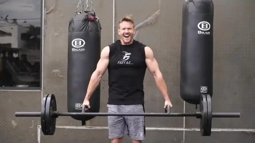 【健美肌肉男】3个大肩膀的陷阱动作