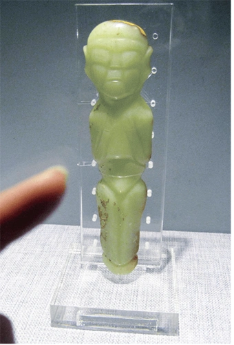 东北地区西部的红山文化高等级墓葬,和与其大体同时的安徽凌家滩遗址