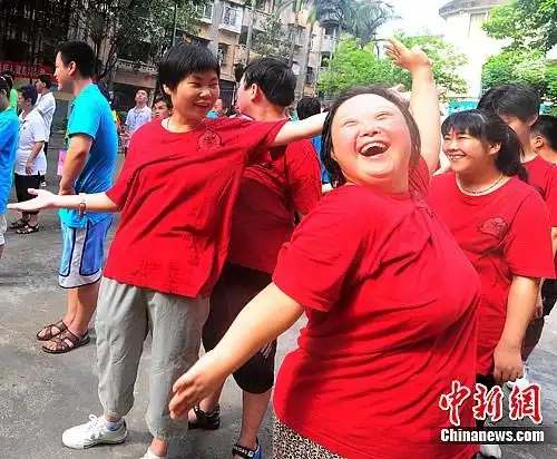 智障人士感受特奥欢乐