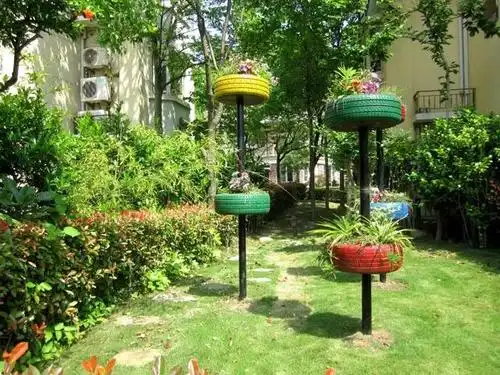 维护"园林式"小区,增设创意小品