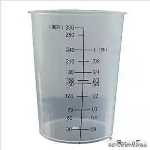 一杯面粉是150克1杯=240毫升=16大匙葡萄乾1杯=170克碎乾果 1杯=114克
