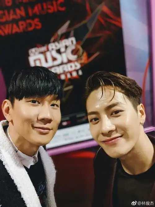 林俊杰王嘉尔又一起相聚啦,元宵节合照96……|林俊杰|王嘉尔|新歌