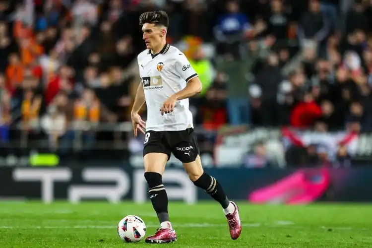 马卡报:补强后腰位置,巴萨关注瓦伦西亚中场佩佩卢