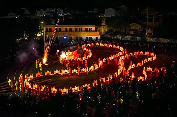 元宵节习俗正月十五舞龙灯