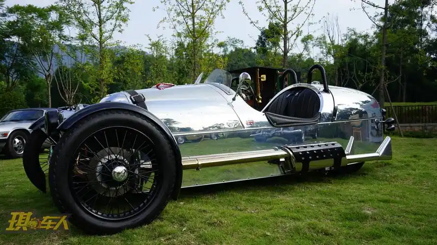 最贵最时尚的三轮车摩根3wheeler