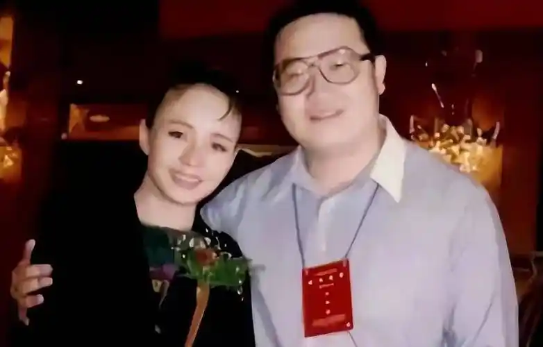 巴图:母亲是宋丹丹,英达是个失败的父亲,余生自己做个好爸爸_儿子