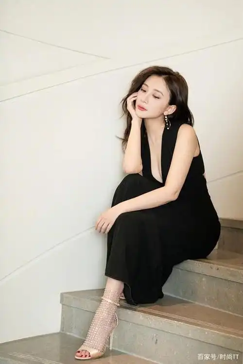 泰迪姐妹团重聚!王宝强绯闻女友脸僵认不出,霍思燕自然脸太真实