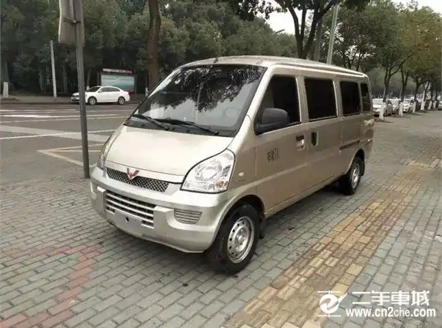 五菱荣光加长版报价及图片 五菱荣光加长版面包车图片及价格插图1