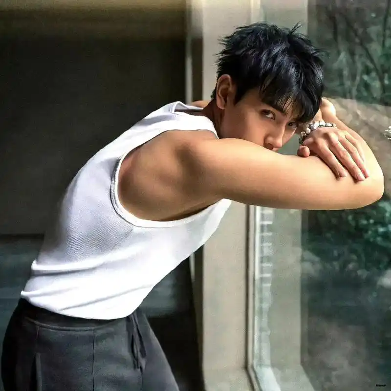 肌肉嘎嘎结实#肌肉型男 #帅气男神 #硬照 #男友力爆棚 # - 抖音