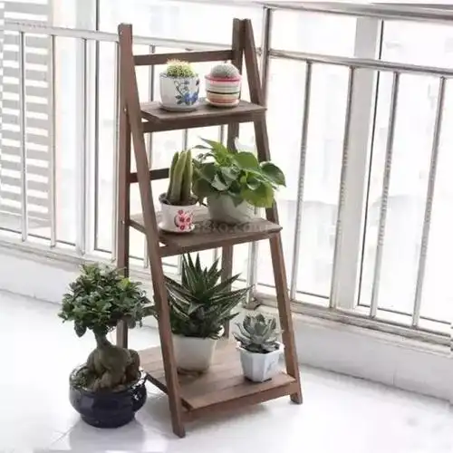 除了整块的木地板外,如果还剩余些边角料,可以做成储物架或者花架.