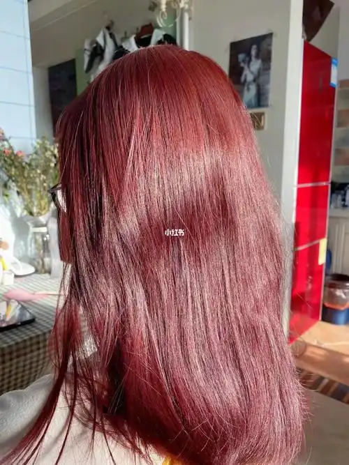 酒红色染发翻车咋上班啊