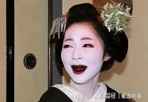 比缠足还恐怖的传统一个压坏器官一个小女孩见了都害怕