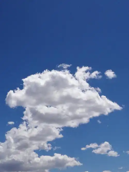 草原上飘来吉祥的云朵