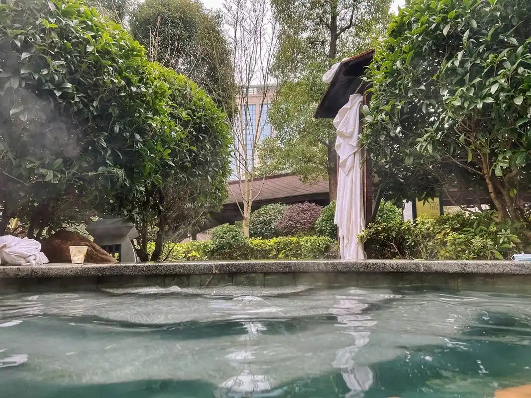 「高清组图」元旦假期 万象温泉出游热