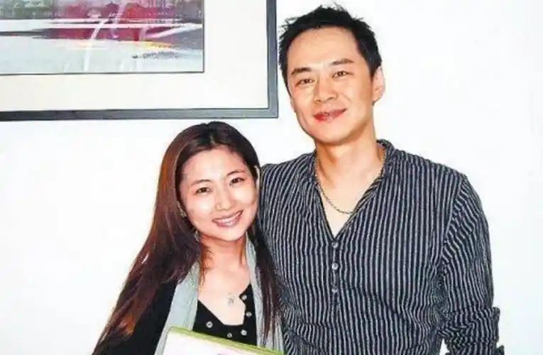 40岁任家萱的逆袭:曾面对前夫太卑微,如今被小7岁鲜肉追求_selina