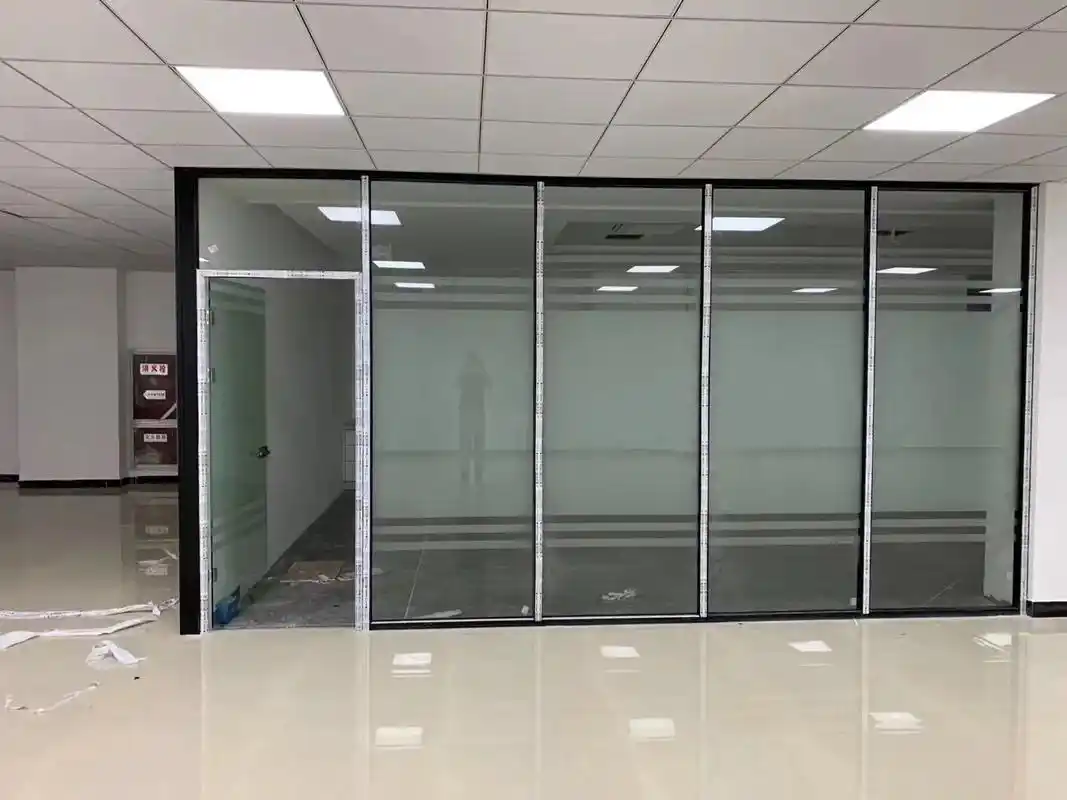 来一波工作照#玻璃隔断 #办公室装修 #写字楼隔断效果图 # - 抖音