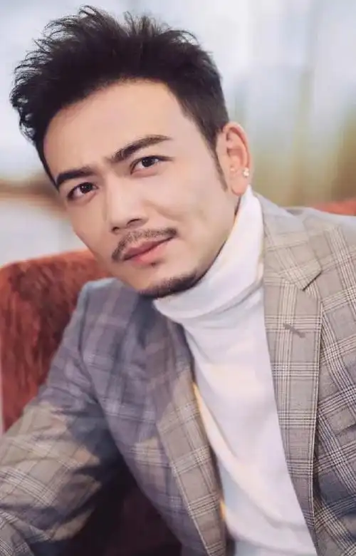 国内哪个男演员适合演《三体》里的罗辑? - 知乎