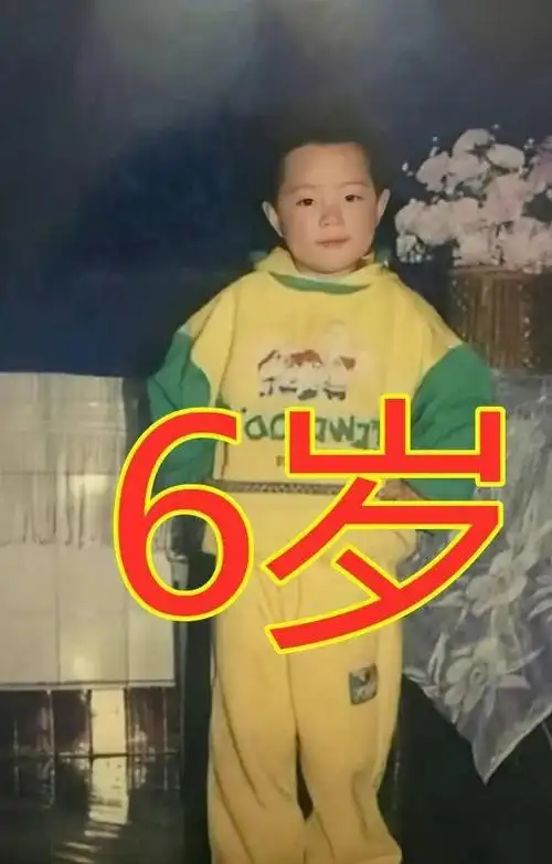 胖一点的孩子身体好,说明小时候的营养不错,而且肖战小时候这个眼神就