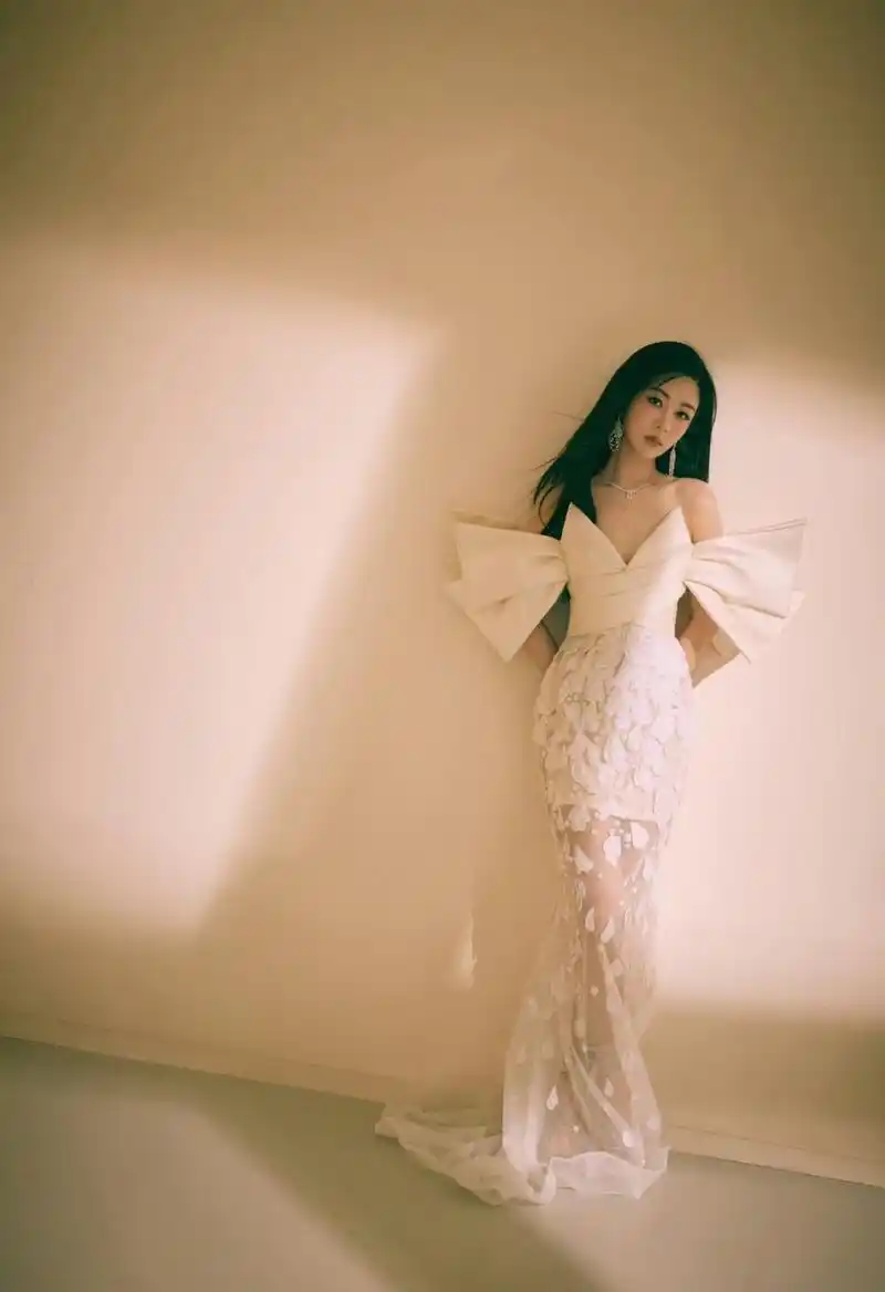 杨紫超话阅读量破千亿啦,你是因为什么喜欢上杨紫的呢?