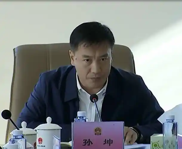 会议听取并原则通过了关于《萝北县降低实体经济企业成本实施细则》的