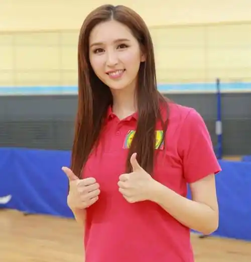 26岁女孩委身77岁大爷,难逃分手,爷爷悲痛欲绝老泪纵横_何傲儿_林建名