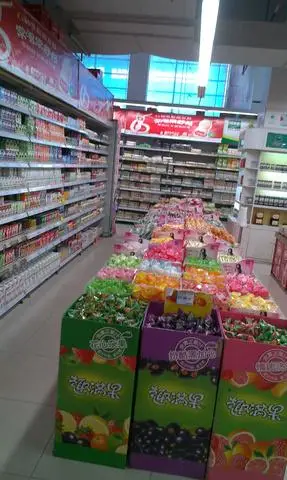 市不大,商品种类很多,应有尽有,住在附近的朋友,不用到市区的超市购物